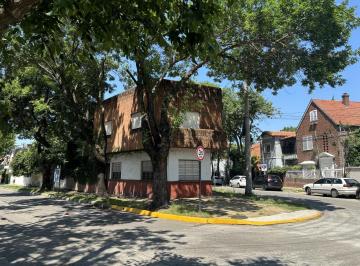 Oficina comercial · 160m² · 5 Ambientes · 1 Cochera · Casa en Excelente Zona en Única Esquina. Olivos