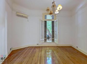 PH · 92m² · 3 Ambientes · PH Tipo Casa de 3 Ambientes en Pb, Al Frente con Entrada Independiente en Colegiales