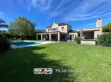 Casa · 297m² · 5 Ambientes · 2 Cocheras · Casa en Venta en Los Jazmines, Pilar del Este, Pilar