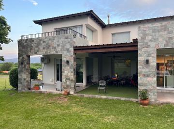 Casa de 8 ambientes, Villa General Belgrano · En Venta Vivienda en Champaqui Golf - Viv0322