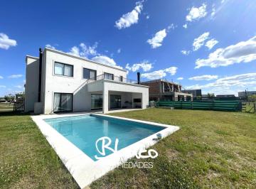 Casa · 214m² · 6 Ambientes · 2 Cocheras · Casa en Venta en Puertos del Lago, Riberas, Escobar, G. B. a. Zona Norte