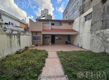 Casa · 175m² · 4 Ambientes · 1 Cochera · Venta de Casa de 4 Ambientes con Cochera y Quincho en Piñeyro
