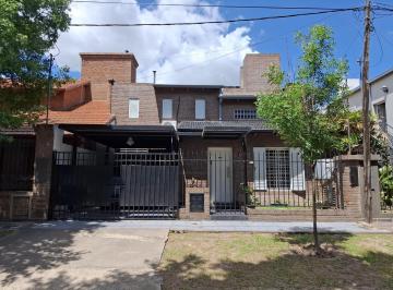 Casa · 200m² · 6 Ambientes · 1 Cochera · Casa en Venta de 3 Dorm. C/ Cochera en Otros Barrios
