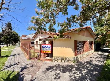 Casa · 109m² · 4 Ambientes · Casa Chalet en Venta en Lomas de Zamora, G. B. a. Zona Sur, Argentina