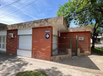 Casa · 136m² · 3 Ambientes · 5 Cocheras · Casa de 2 Dorm., Cochera y Patio
