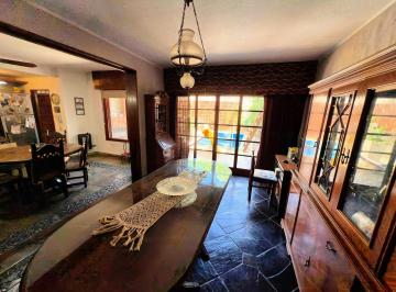 Casa · 300m² · 6 Ambientes · 2 Cocheras · Venta Casa de 3 Dorm. en Barrio Bella Vista