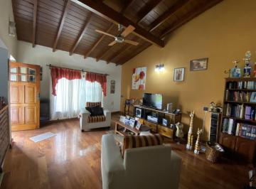 Casa · 200m² · 4 Ambientes · 3 Cocheras · Chalet 4 Ambientes en Rotonda, Ciudad Evita