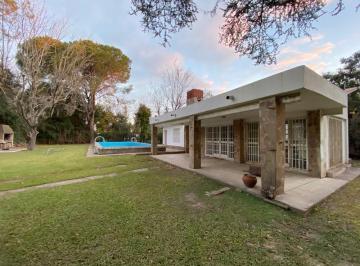 Casa · 1125m² · 5 Ambientes · 1 Cochera · Vent Casa con Pileta Funes. Altura Garita 14. Lote Parquizado y Forestado.