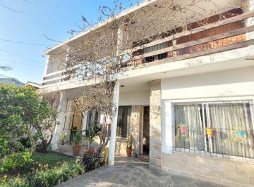 Casa de 4 ambientes, Ituzaingó · Imponente Casa en Dos Plantas a Refaccionar