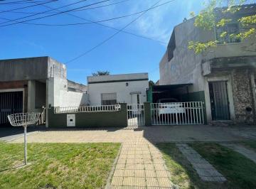 OMP-OMP-4288_2 · Venta de Casa 3 Amb con Cochera, Patio y Jardin. Apto Credito. Caseros