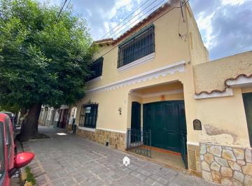 Casa · 196m² · 4 Dormitorios · Casa en Macrocentro