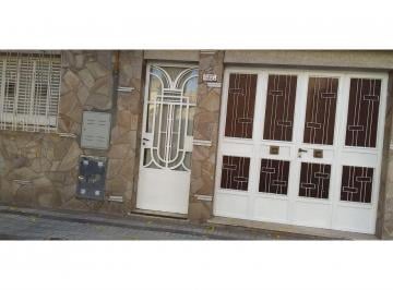 Casa · 184m² · 4 Ambientes · 1 Cochera · Venta Casa Dos Dorm. Barrio Belgrano, Permutaría