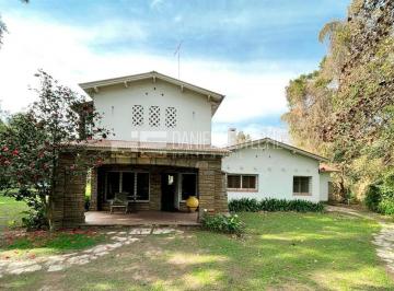 Casa · 280m² · Casa en Barrio Los Jazmines