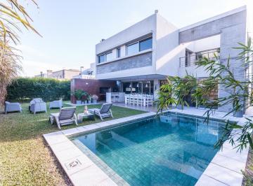 Casa · 274m² · 6 Ambientes · 2 Cocheras · Venta Casa 5 Amb con Piscina y Fondo Barrio Nuevo Quilmes