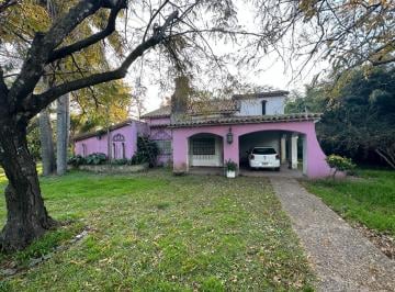 Quinta vacacional · 233m² · 4 Ambientes · 1 Cochera · Quinta en Matheu, a Dos Cuadras de Ruta 25