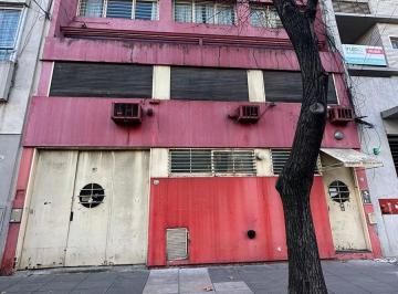 Local comercial · 513m² · 2 Cocheras · Local en Venta - 513 m² Deposito en Doble Altura - San Cristobal - Proximo a Av Independencia.