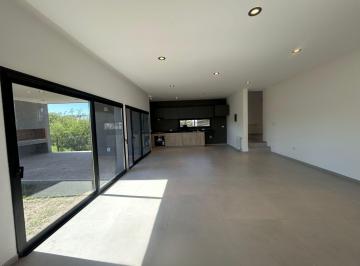 Casa · 249m² · 6 Ambientes · 2 Cocheras · Casa en Venta Country Colinas de La Deseada