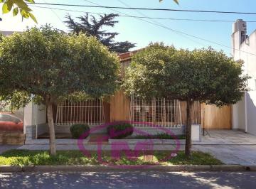 Casa · 180m² · 3 Ambientes · 2 Cocheras · Venta Chalet 3 Ambientes Ramos Mejia Jardín Terraza Garaje
