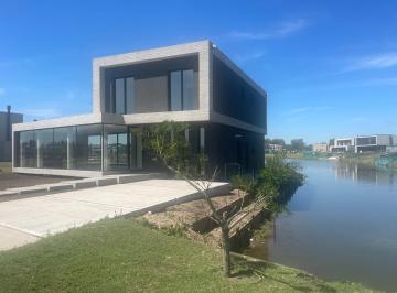 Casa · 209m² · 5 Ambientes · Casa con Jardín, Pileta y Parrilla en Venta - Barrio Privado Santa Ana - Tigre