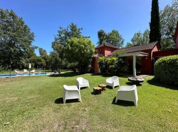CONTRAFRENTE CON VISTA AL GOLF · Luminosa y Amplia Casa Country en Venta
