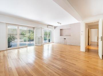 Departamento de 4 ambientes, Recoleta · Romántico, Cálido, Simple y Cómodo Piso en Recoleta / Venta Tres Dorm..