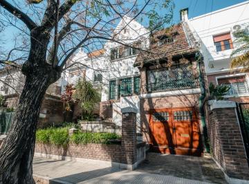 Casa · 381m² · 10 Ambientes · 1 Cochera · Magnífica Casa Estilo Inglés con Parque y Quincho en Coghlan!