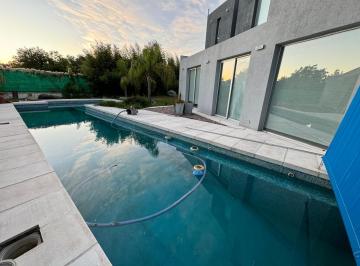 Casa · 374m² · 8 Ambientes · 4 Cocheras · Casa en V. Escondido - El Prado
