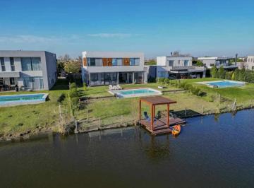 Casa de 5 ambientes, Escobar · Casa Al Lago con Muelle. Orientación Norte. Hermosa Casa, 8 Camas.