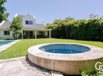 Casa · 200m² · 4 Ambientes · 2 Cocheras · Casa en Venta - 4 Ambientes - Mayling Cc