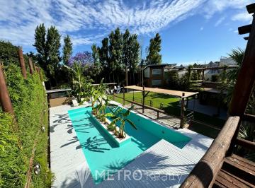 Quinta vacacional · 160m² · 6 Ambientes · 6 Cocheras · Casa Quinta en Venta en Quilmes Oeste