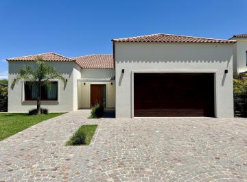 Casa · 240m² · 4 Ambientes · Casa en Venta en El Rebenque Canning