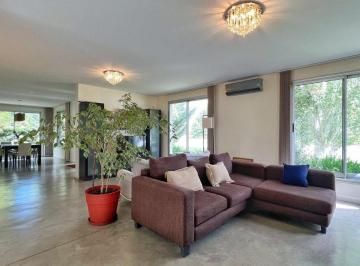 Casa · 270m² · 4 Ambientes · 2 Cocheras · Casa en Barrio Los Pinos · Rumencó
