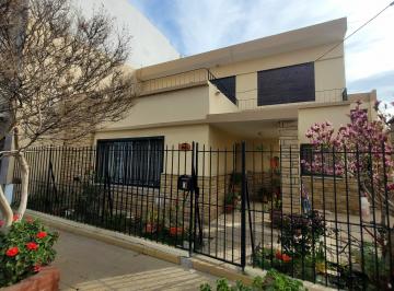 Casa de 8 ambientes, Neuquén · Casa en Venta en Barrio Villa Farrel Neuquen Capital. Venta en Exclusividad.
