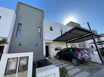 Casa · 100m² · 4 Ambientes · 1 Cochera · Duplex a La Venta en Manantiales! Miradores Housing!
