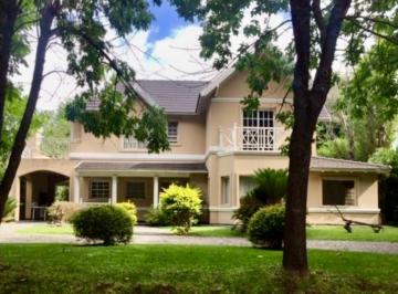 Casa · 220m² · 6 Ambientes · Casa en Solar del Bosque Canning - con Escritura