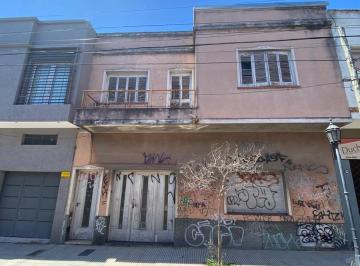 Casa · 290m² · Santilli - 25 de Mayo 242/244 Temperley