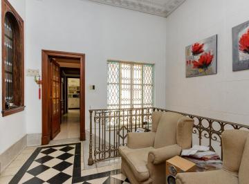 Casa · 251m² · 8 Ambientes · En Venta Casa en Planta Alta a m de Bv Oroño