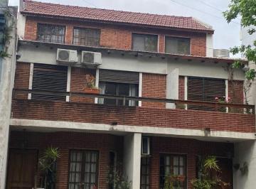 Casa · 160m² · 5 Ambientes · 1 Cochera · Venta Casa Almagro Duplex Cochera Patio Parrilla