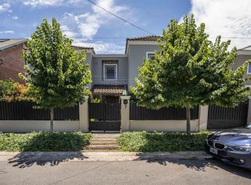 Casa · 296m² · 5 Ambientes · 1 Cochera · Casa en La Horqueta