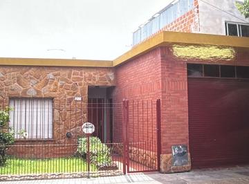 Casa · Casa en Martinez Melo 1425