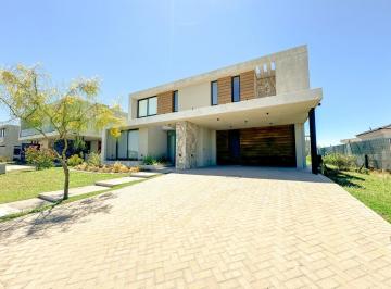 Casa · 221m² · 6 Ambientes · 2 Cocheras · Casa 3 Dorm - Vida Barrio Cerrado