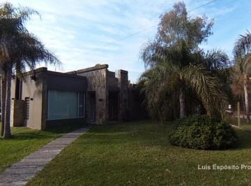 Quinta vacacional · 210m² · 3 Ambientes · 2 Cocheras · Quinta en Venta Parque Gorriti Francisco Alvarez