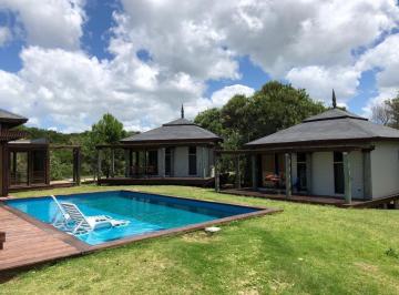 Edificio · 277m² · 6 Ambientes · Casas en Venta - 4 Dorm. 2 Baños - 277 m² - Balneario La Esmeralda