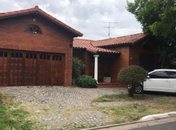 Casa · 270m² · 5 Ambientes · 2 Cocheras · Casa en Venta - 4 Dorm. 3 Baños - Cochera Parrilla Patio - 600 m² - Ciudad Evita