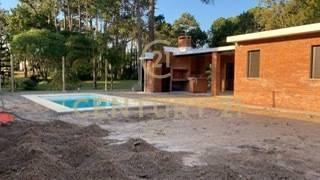 Casa · 90m² · 4 Ambientes · 1 Cochera · Casa con Piscina en Punta Colorada, Amueblada,3 Dor,3 Baños