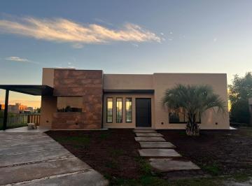 RRA-RR1-1430_2 · Casa en Venta en Horizontes Al Sur - Canning