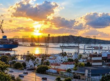 Departamento · 71m² · 5 Ambientes · Venta de Apartamento con Vista a La Bahía a m de Av18 de Julio