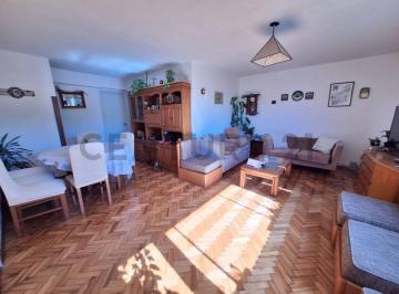 Departamento · 90m² · 5 Ambientes · 1 Cochera · Venta o Permuta Apartamento 90 m². Aguada. 4Dorm.. 2baños. Acepta Banco