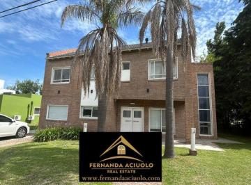 Casa · 253m² · 5 Ambientes · Casa con Fondo Al Golf en Venta en Country El Venado