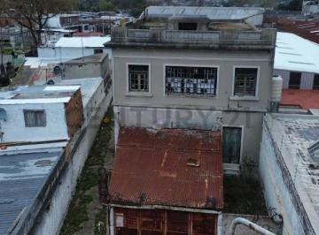 Casa · 606m² · 6 Ambientes · Inversión Padron Unico, a Reciclar, Sobre Av8 de Octubre. Mt Plaza 5